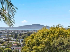 1/1 Tetrarch Place, Tōtara Vale, Auckland