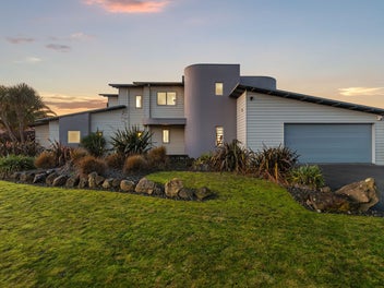 12 Sandalwood Place, Waimairi Beach, Christchurch