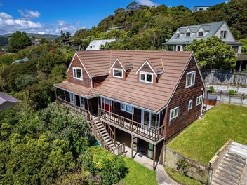 77 Ayton Drive, Whitby, Porirua
