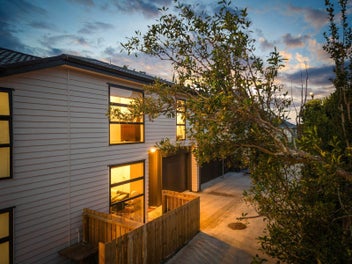 39B Waddell Avenue, Point England, Auckland