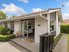 2/1 DELAWARE CRESCENT, Russley, Christchurch