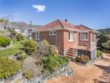 66 Taylor Terrace, Tawa, Wellington