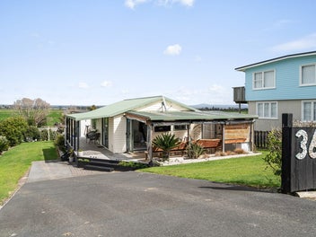 36 Pukehina Parade, Pukehina