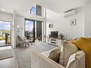 8/18 Karengo Street, Long Bay, Auckland