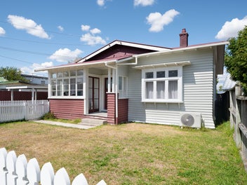 16 Coates Street, Hamilton East, Hamilton