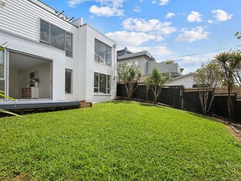 4A Korotaha Terrace, Rothesay Bay, Auckland