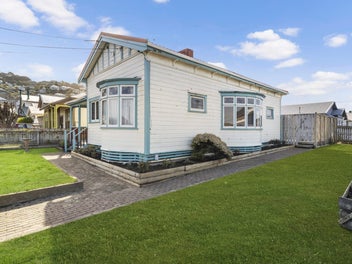 12 Palm Avenue, Lyall Bay, Wellington