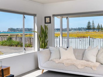 2/64 The Esplanade, Westshore, Napier