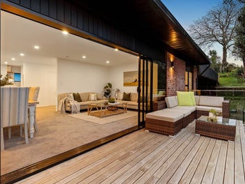 1/12 Surville Place, Mairangi Bay, Auckland