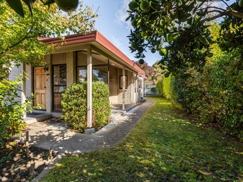 101 Mayfair Avenue, Mayfair, Hastings