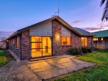 27 Newfield Drive, Fairview Downs, Hamilton