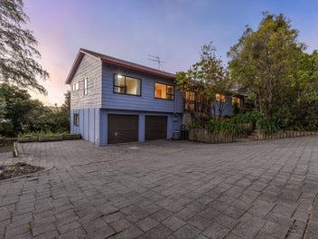 17 Kinloch Place, Papakowhai, Porirua