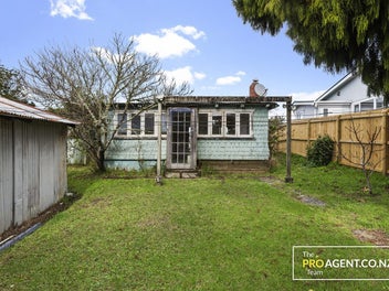 77 Tane Road, Laingholm, Auckland
