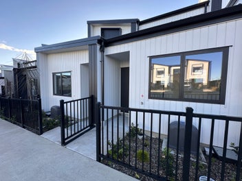 5/4 Ngaroma House Drive, Hobsonville, Auckland