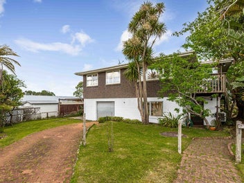 25 Bridgens Avenue, Te Atatu Peninsula, Auckland