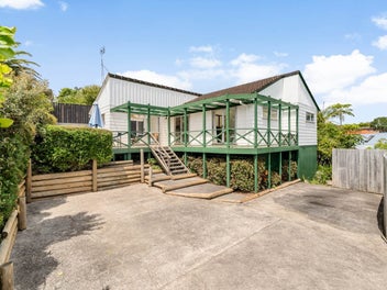 1/10 Meadowood Drive, Unsworth Heights, Auckland