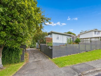 22 Cedar Heights Avenue, Massey, Auckland