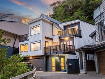 15 Bank Road, Northland, Wellington