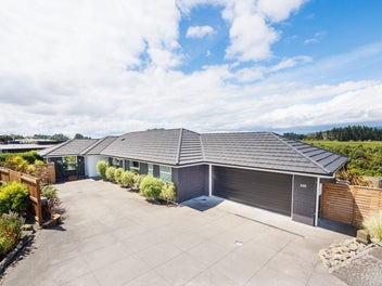 132 Johnstone Drive, Fitzherbert, Palmerston North