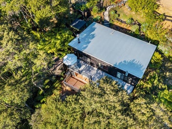 10 Crescent Road East, Ostend, Waiheke Island
