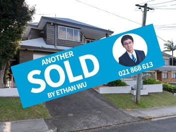 2/9 Colmar Road, Mellons Bay, Auckland