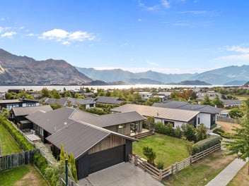 11 Centre Crescent, Wanaka