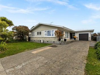 24 Bill Hercock Street, Pirimai, Napier