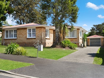 8 Clark Place, Hillcrest, Hamilton