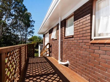 2/4 Landseer Place, Mount Roskill, Auckland