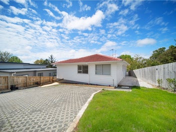 6C Zingaro Place, Massey, Auckland