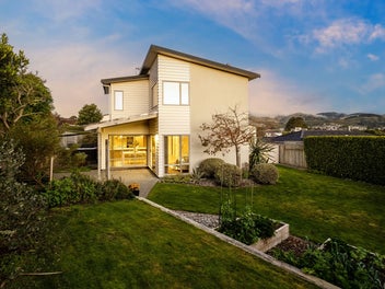 6 Sumner Terrace, Aotea, Porirua