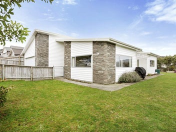 15 Paparoa Crescent, Aotea, Porirua