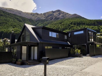 6 MacKinnon Terrace, Sunshine Bay, Queenstown