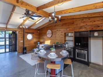 102A Seaview RD, PARAPARAUMU BEACH, PARAPARAUMU