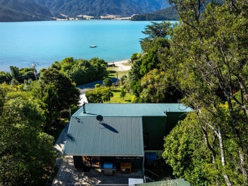 3900 Kenepuru Road, BLACK ROCK
