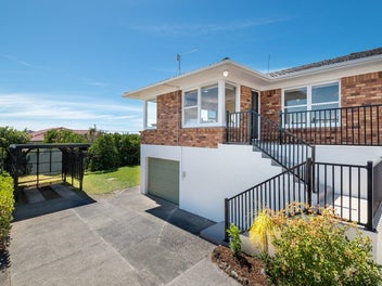 2/12 Westwell Road, Belmont, Auckland