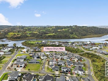 5 Byron Drury Way, Riverhead, Riverhead