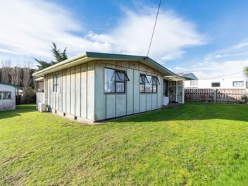 9 Hennessey Street West, Foxton Beach, Foxton
