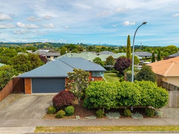 53 Starveall Street, Brightwater