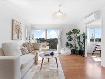 2/1 Cantina Avenue, Bayview, Auckland