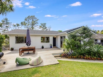 11 Airey Place, Torbay, Auckland