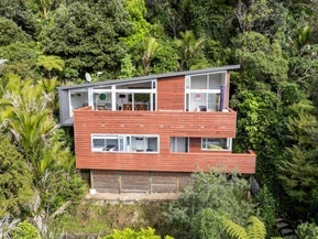 31 Lone Kauri Road, Karekare