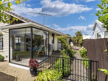 33A Hargest Crescent, Saint Kilda, Dunedin
