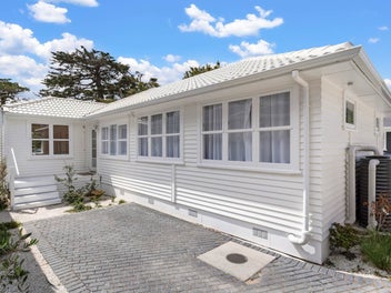 24D Clinton Avenue, Te Atatu Peninsula, Auckland