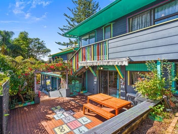 221 Woodlands Park Road, Titirangi, Auckland