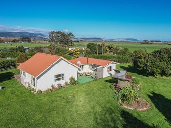 318 Kuku Beach Road, Levin
