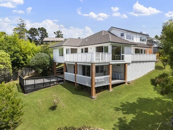 2/37 Woodlands Crescent, Browns Bay, Auckland