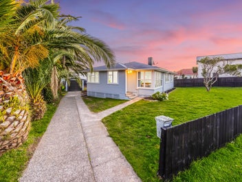21 Farnborough Crescent, Mangere, Auckland
