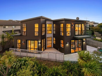 7 Eastreef Court, Long Bay, Auckland