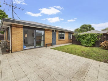 2/7 Mona Avenue, Mangere Bridge, Auckland